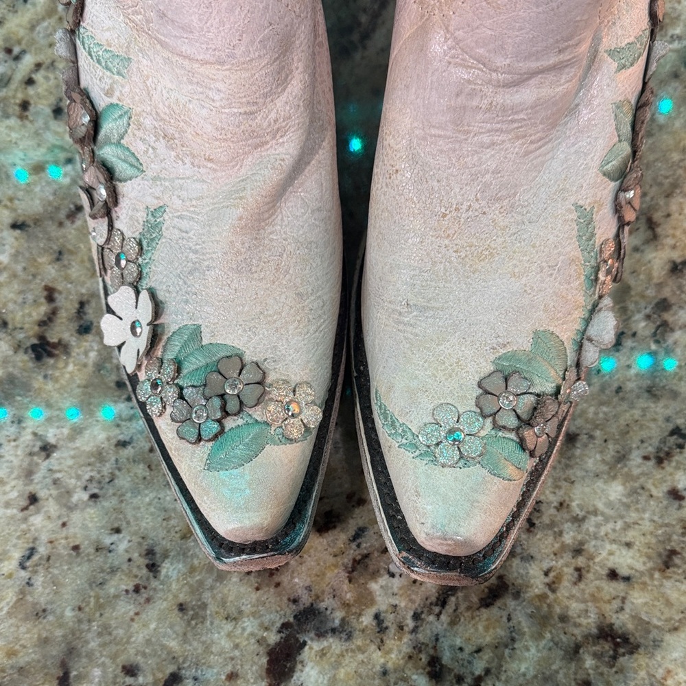 Corral Women's Heeled Boots in Cream and Silver - Picture 5 of 5